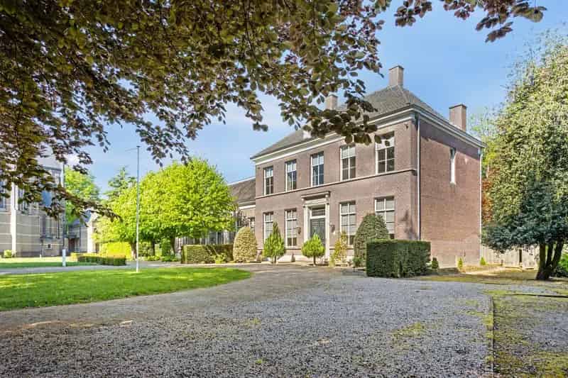 Huis te koop Helvoirt: Rijksmonumentale Pastorie 705m²