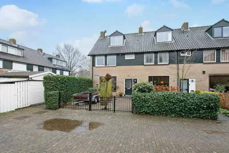 Huis te koop Pijnacker Koningshof 4 slaapkamers tuin