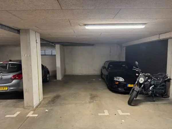 Parkeerplaats te Koop Spangen - Afgesloten Garage