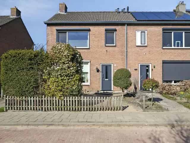 Hoekwoning IJsselmuiden Ruime Tuin 3 Slaapkamers