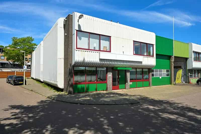 Bedrijfshal te Huur Den Haag 591m²
