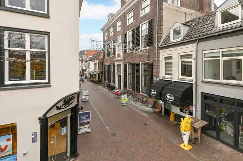 Kantoor Harderwijk Historisch Pand Parkeerplaats Laadpaal