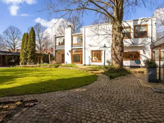 Vrijstaande Villa te Koop Voorburg 955m² Perceel Zwembad Sauna