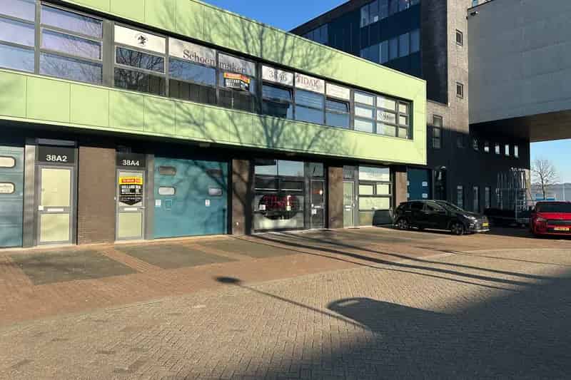 Bedrijfsruimte te Huur Alphen aan den Rijn 104m²