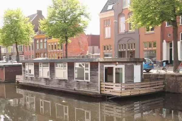 Woonark met Twee Appartementen  Nabij Stadscentrum