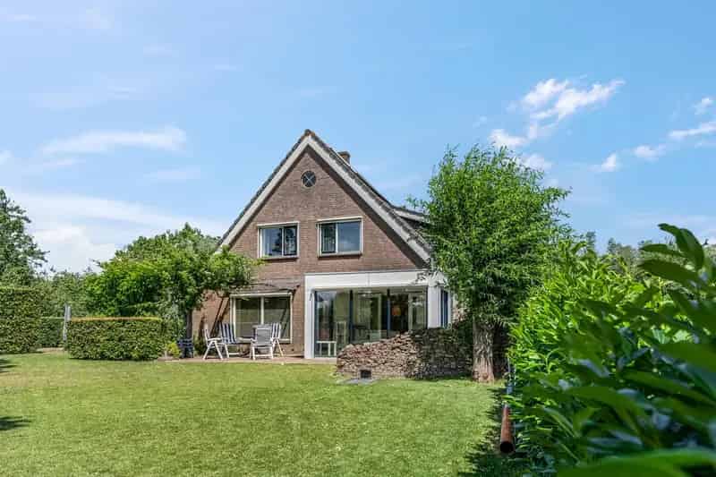 Vrijstaande woning Doornenburg 5 slaapkamers grote tuin energielabel B