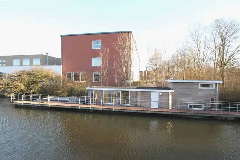 Woonark Groningen: 3 slaapkamers, ruim terras, centraal gelegen