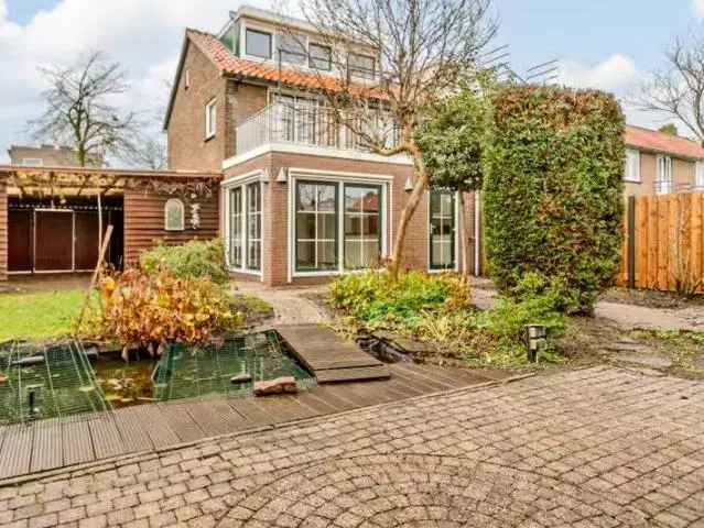 Ruime Familiewoning met Tuin en Carport
