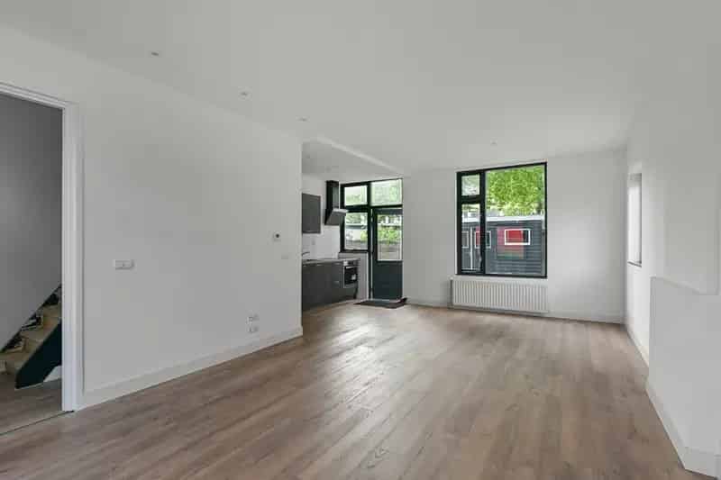 Huis te koop Bloemgracht Zaandam: Gerenoveerde hoekwoning met tuin