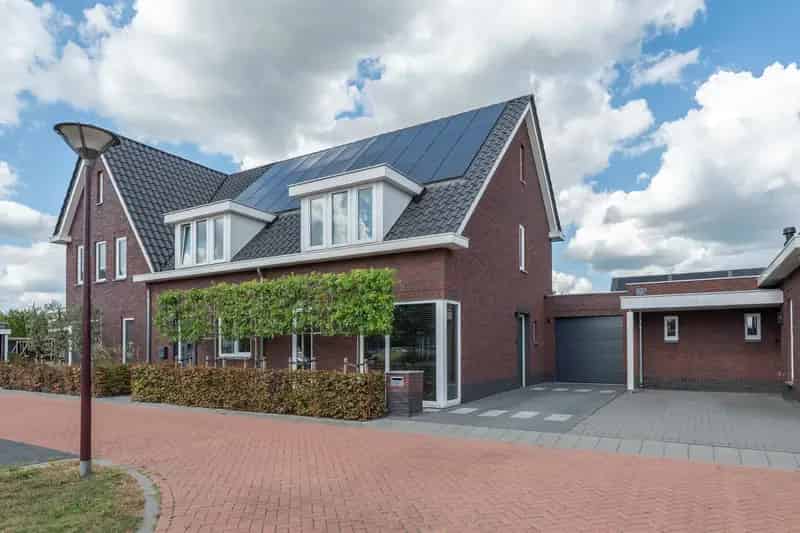 Huis te koop: De Reuzelaar 4 4741 GZ Hoeven | Funda