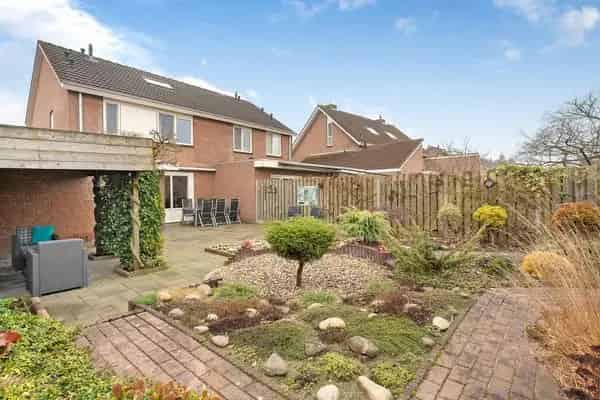 Helft van dubbel woonhuis Raalte Noord 3 slaapkamers garage energielabel A