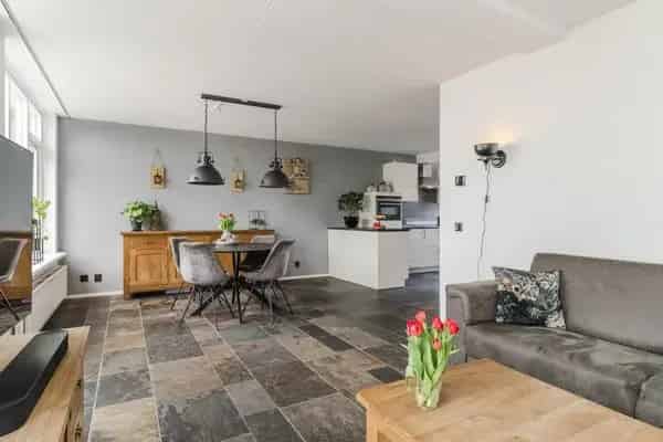 Ruime 2-onder-1-kapwoning met 3 slaapkamers en royale tuin in Roosendaal