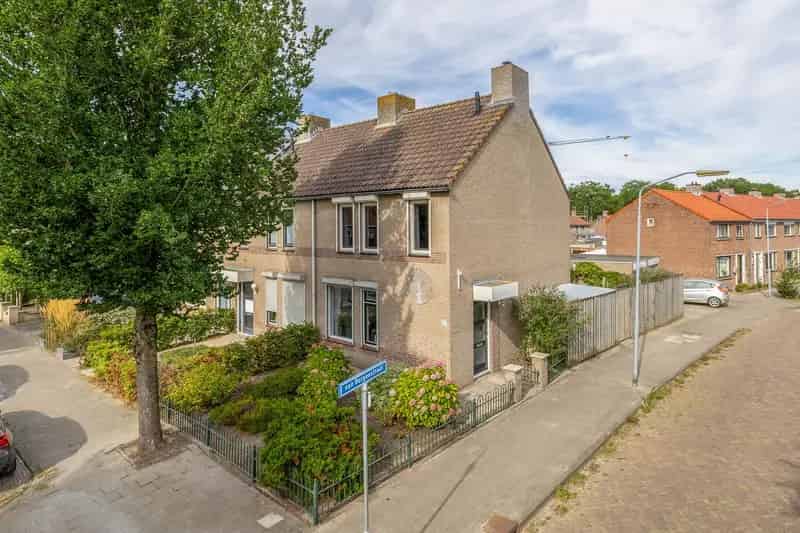 Huis te koop: Doctor Ariënslaan 16 4761 EN Zevenbergen | Funda