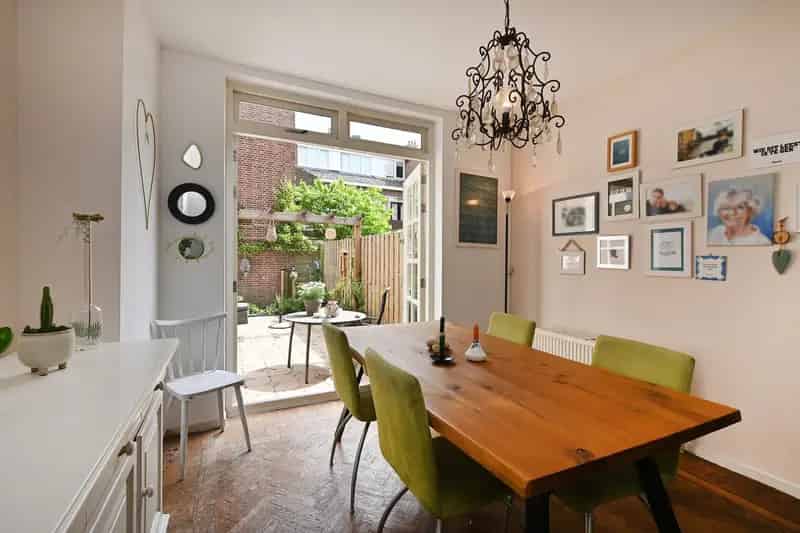 Huis te koop Delft: Ruim 6 Slaapkamers, 2 Badkamers, Grote Tuin