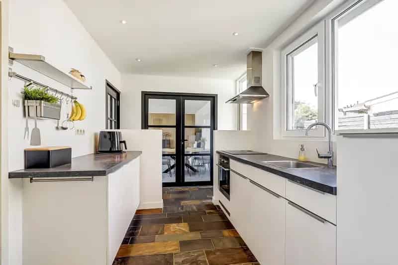 Royale 2-onder-1-kapwoning Maasbree 4 slaapkamers 2 badkamers 23 zonnepanelen