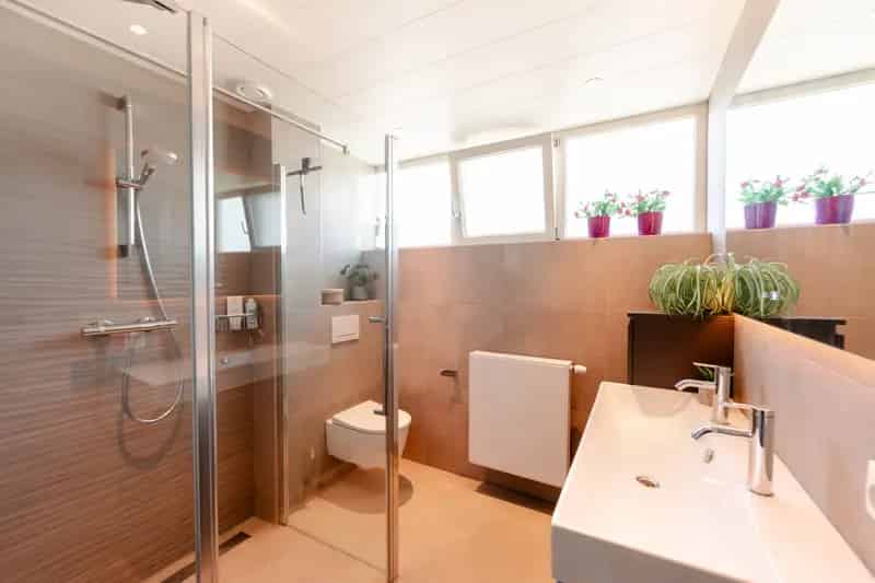 Moderne Hoekwoning Makkum 4 slaapkamers Grote Tuin Zonnepanelen