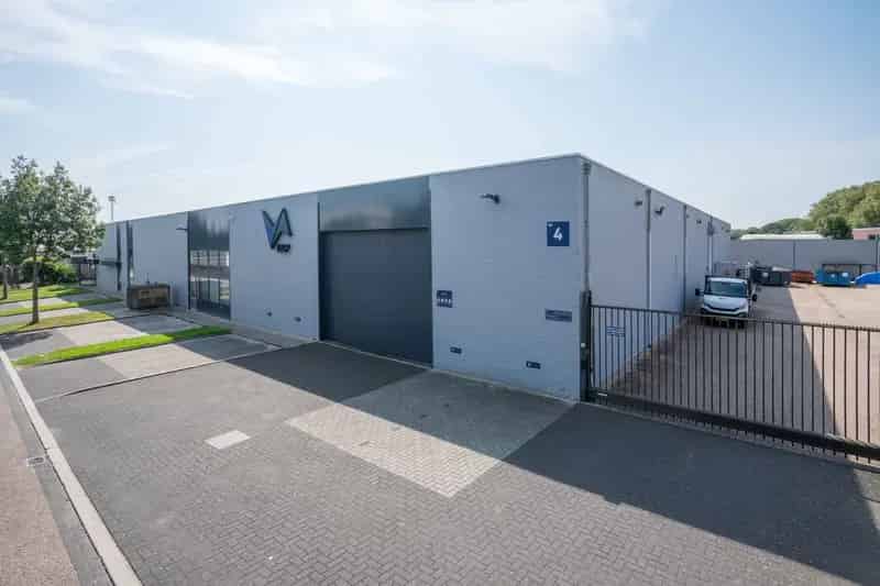Bedrijfshal te Koop Geleen 2640m2 705m2 Kantoor A+