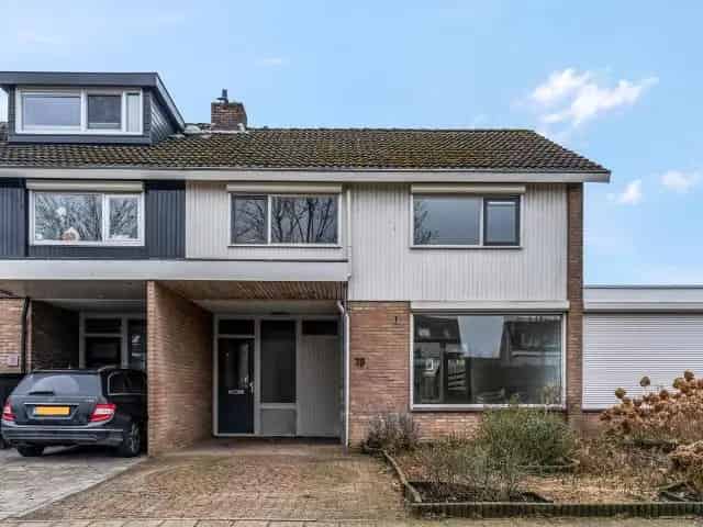 Ruime 4 Slaapkamers Twee Onder Een Kap Woning Gendt
