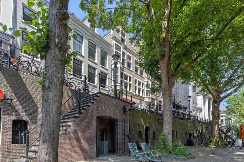 Utrecht Oudegracht: Appartement met werfkelder en authentieke details