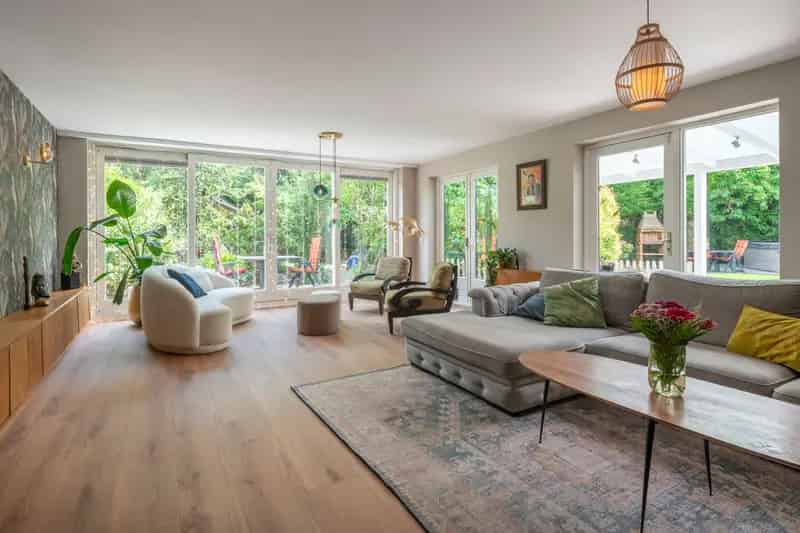 Te Koop: Royale 4 Slaapkamers 2-onder-1-kapwoning