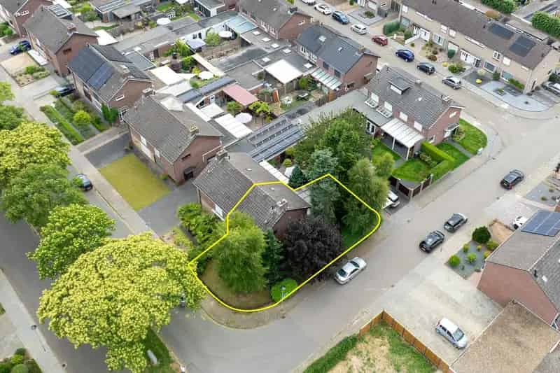 Huis Te Koop , 36, Drossaard Essersstraat, Elsloo, Limburg