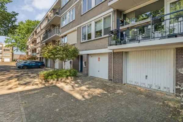 Luxe 4-kamer appartement met 2 balkons en garage Hoogeveen