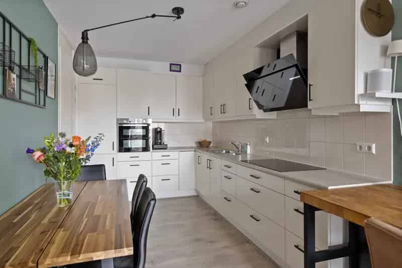 Hoekappartement te koop in Elst 2 slaapkamers balkon berging parkeerplaats