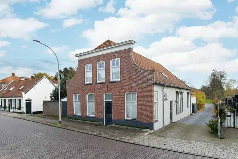 Bedrijfshal Waalwijk  Woonhuis met B&B en Mantelzorg