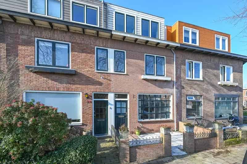4 Slaapkamers 2 Badkamers Haarlem Jaren 20 Tussenwoning
