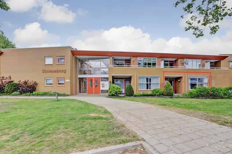 Huis Te Koop , 17, Apollostraat, Strijen, Zuid-Holland