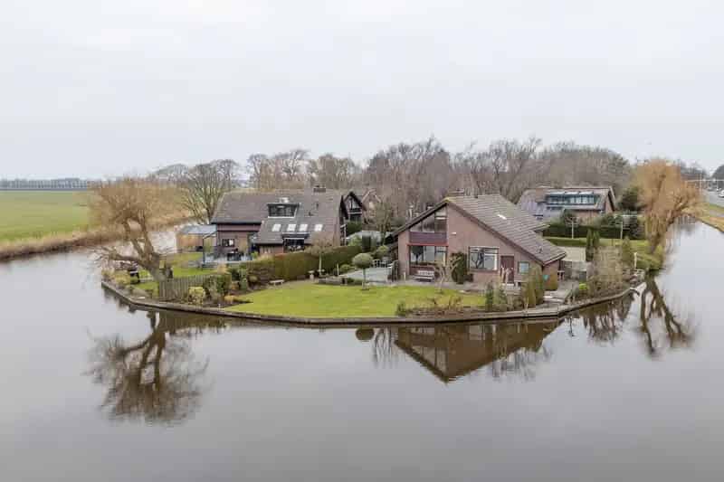Huis te koop Edam: Ruime woning aan het water