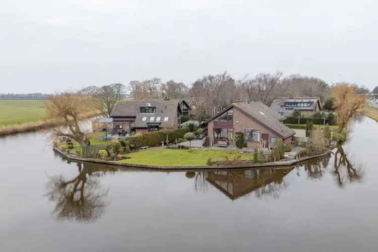 Huis te koop Edam: Ruime woning aan het water
