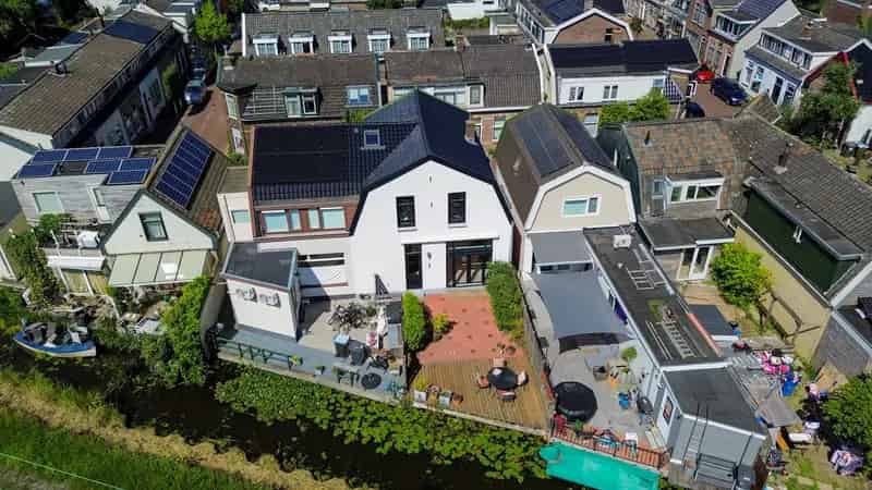 Huis te koop Wormerveer: 3 slaapkamers, waterlocatie, zonnige tuin
