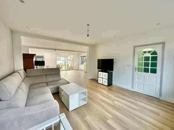 4 Slaapkamer Huis Met Tuin En Oprit - Gerenoveerd