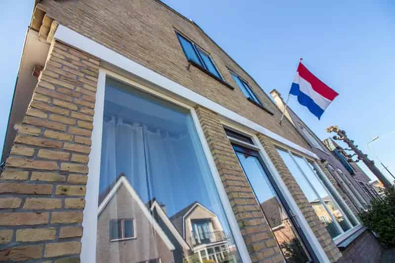 Vrijstaand woonhuis Bovenkarspel met kantoor aan huis en grote schuur