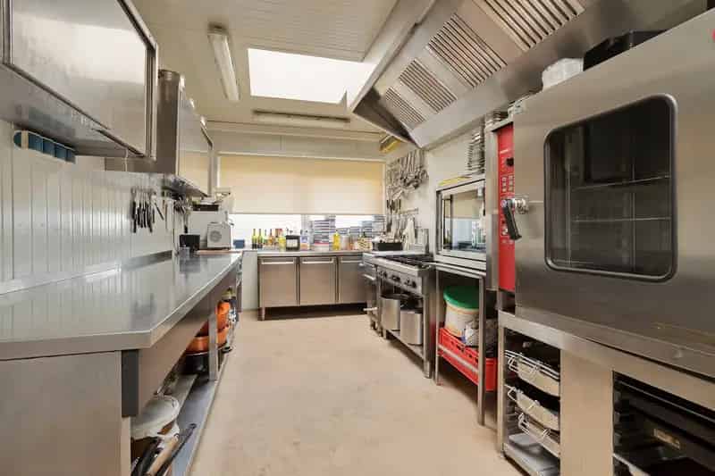 Bedrijfshal Heerlen 1630m² te Koop