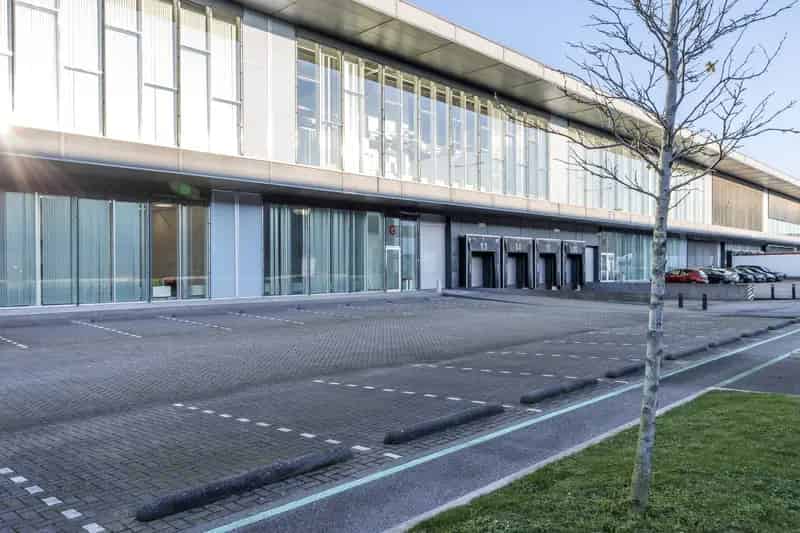 Bedrijfshal te Huur Hoofddorp 1396m² Magazijn Kantoor