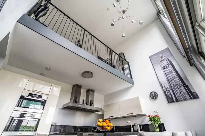 Huis te koop Leiden: Ruim 6 Slaapkamers, Aan het Water, Gasloos