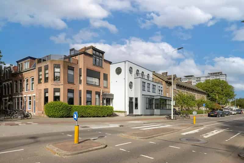 Huis te koop Kralingse Plas: Moderne villa met appartement