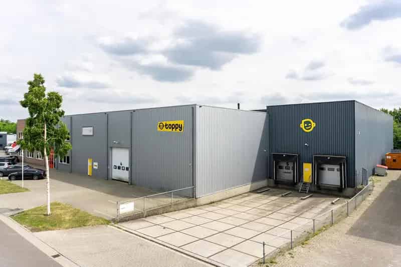 Bedrijfsgebouw Uden 4650m2 Magazijn 500m2 Kantoor