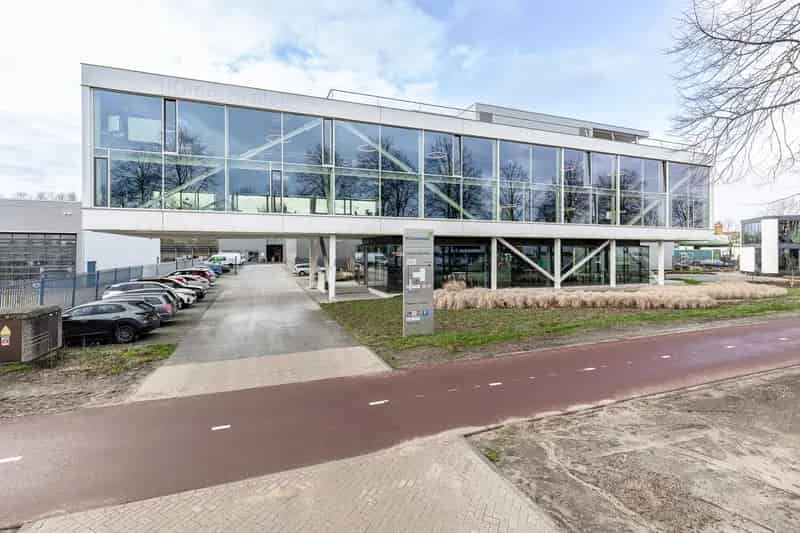 Bedrijfshal Helmond 1548m2 Kantoor Showroom Opslag