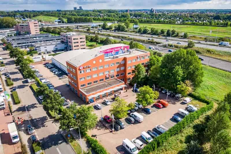 Bedrijfshal te Huur Den Haag 880m² Kantoor 460m²