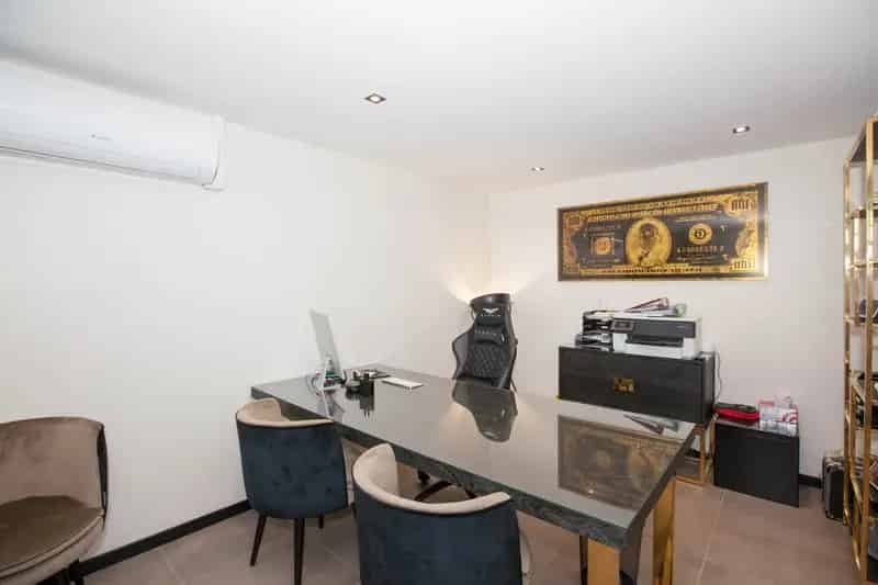 Bedrijfshal Winterswijk te koop: moderne hal en luxe woning