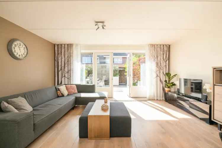 Huis te koop Naaldwijk 4 slaapkamers zonnige tuin 10 zonnepanelen