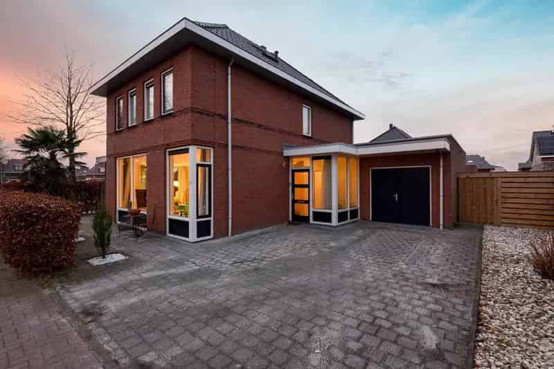 Ruime Vrijstaande Woning Heerenveen Skoatterwâld  Garage Zonnepanelen