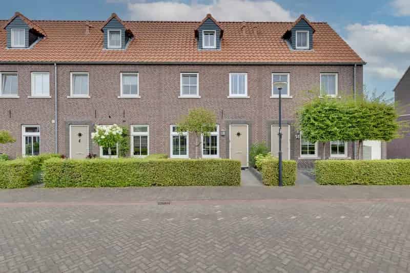 Ruime Tussenwoning Baarlo 3 4 Slaapkamers Moderne Badkamer Tuin