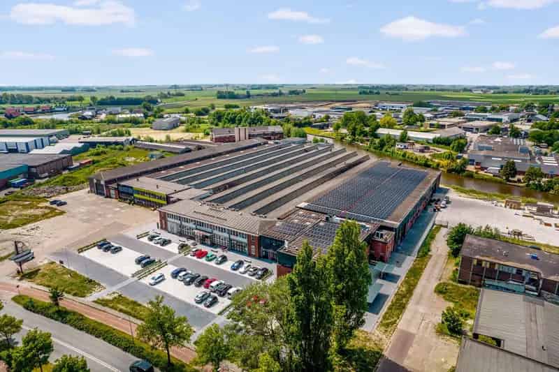 Bedrijfshal Dokkum te huur: Kantoorruimte Showroom Opslag