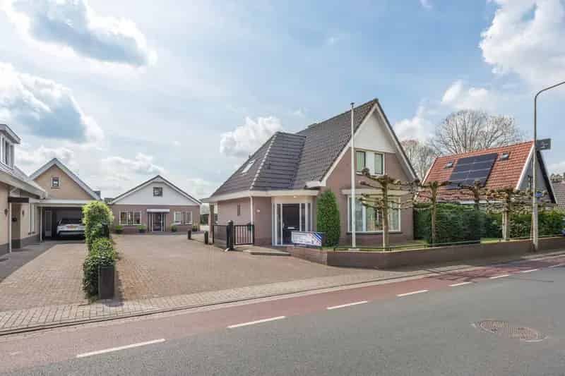 Bedrijfshallen te koop Garderen
