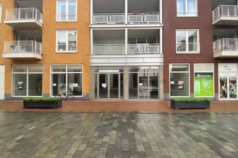 Commerciële Unit te Huur Stationsstraat Weert 575m2