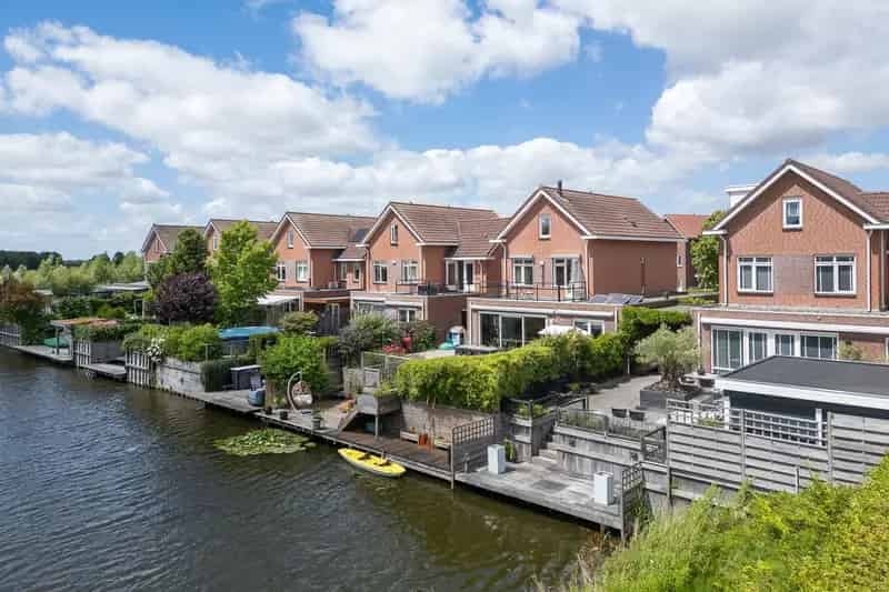 Vrijstaande Villa Rhoon Aan Het Water 3 Verdiepingen Grote Tuin